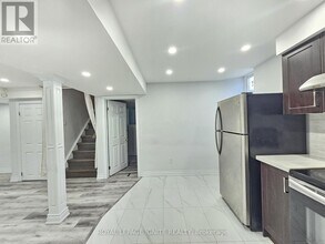 41 Gordon Weeden Rd in Markham, ON - Building Photo - Building Photo