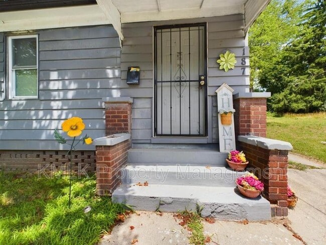 property at 187 W Long St