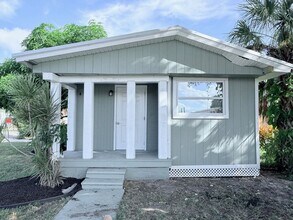 1111 50th Avenue Plaza W in Bradenton, FL - Building Photo - Building Photo