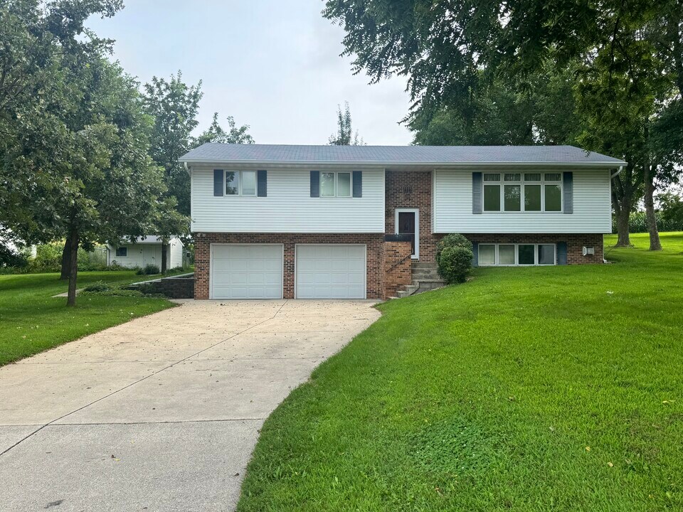 15468 250th Ave in Spirit Lake, IA - Foto de edificio