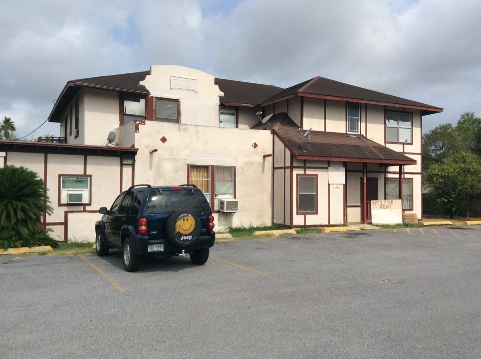 Corbie apartments in Harlingen, TX - Foto de edificio