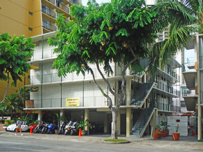 2413 Kuhio Ave in Honolulu, HI - Building Photo - Building Photo