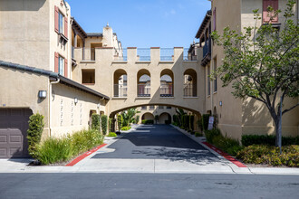 Rolling Hills Gardens Apartments in Chula Vista, CA - Building Photo - Building Photo