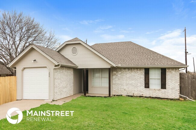 200 Brook Cir in Krum, TX - Foto de edificio - Building Photo