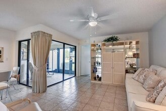 5851 Parkwalk Dr in Boynton Beach, FL - Building Photo - Building Photo