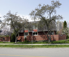 38 Yorkminster Rd in Toronto, ON - Building Photo - Building Photo