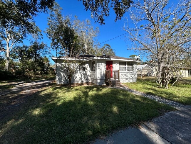 property at 1913 W 9th St