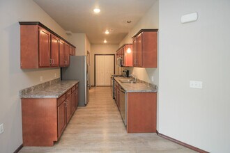 1013 Tanner Ct in Tea, SD - Foto de edificio - Building Photo