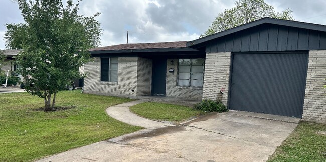 5917 Lucille Dr