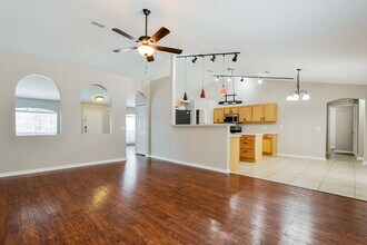 809 Clear Brook Ct in Fruitland Park, FL - Building Photo - Building Photo