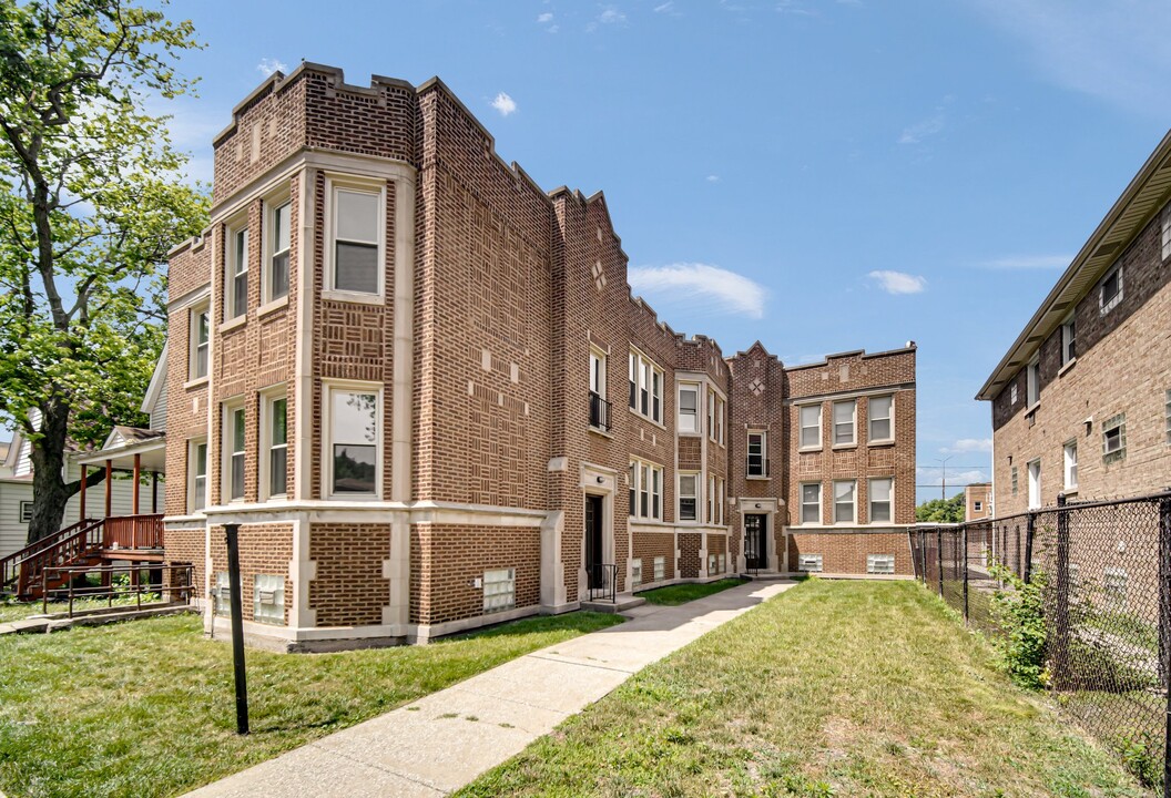 8524 S Oglesby Ave in Chicago, IL - Building Photo