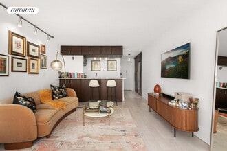 7 E 14th St in New York, NY - Building Photo - Building Photo