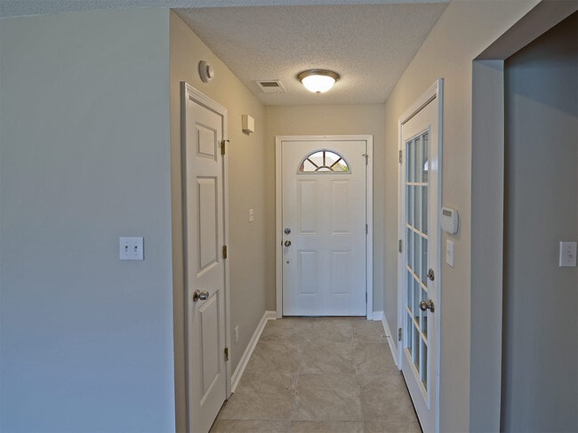 6943 Country Walk Dr in Cordova, TN - Building Photo - Building Photo