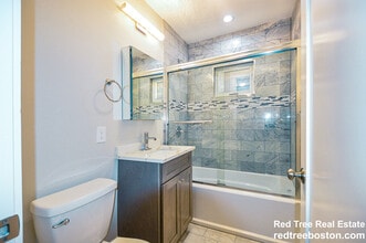25 Firth Rd, Unit 2 in Boston, MA - Foto de edificio - Building Photo