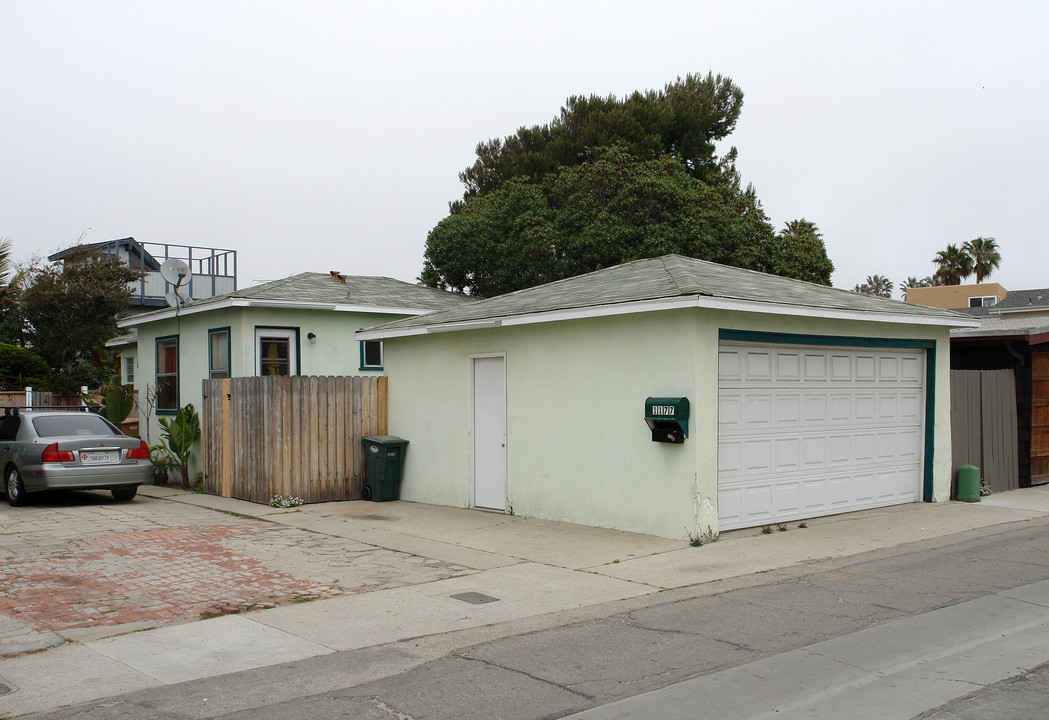 1175-1177 Brunswick Ln in Ventura, CA - Building Photo