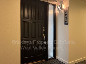 2323 N Central Ave in Phoenix, AZ - Foto de edificio - Building Photo