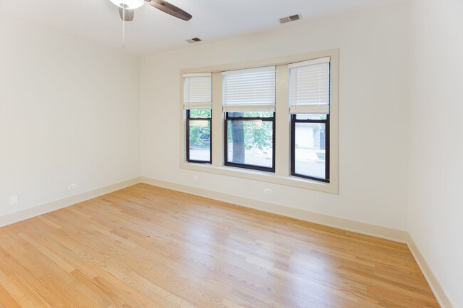 2009 W Cortez St, Unit 13 in Chicago, IL - Building Photo - Building Photo
