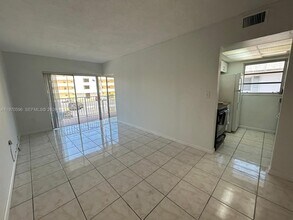 7426 SW 82nd St in Miami, FL - Building Photo - Building Photo