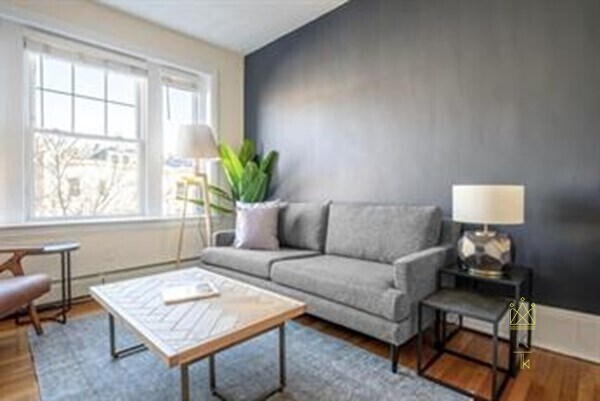 674 Washington St, Unit 2 in Brookline, MA - Building Photo - Building Photo