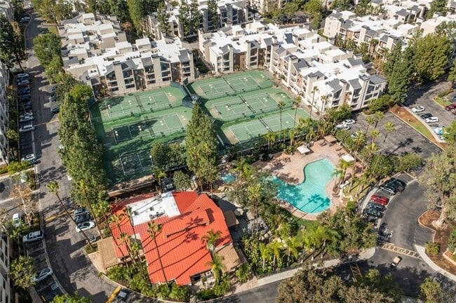 property at 21520 Burbank Blvd