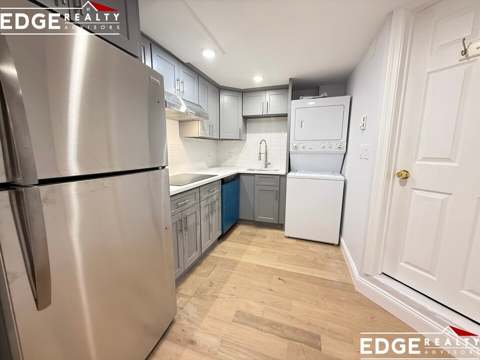 7 Delaware Pl, Unit 1 in Boston, MA - Building Photo