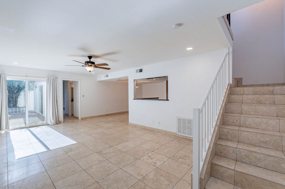 6130 N 12th Way in Phoenix, AZ - Building Photo