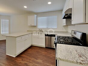 3237 E Blackhawk Dr in Phoenix, AZ - Building Photo - Building Photo
