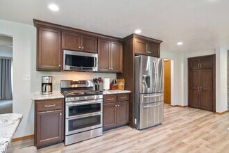 1212 Circle Dr in Ashwaubenon, WI - Foto de edificio - Building Photo