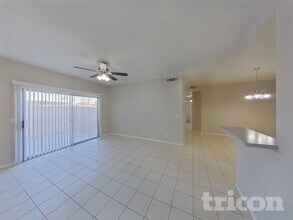 1406 W Emerald Ave in Mesa, AZ - Foto de edificio - Building Photo