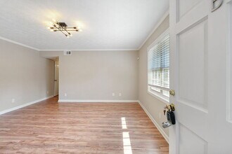325 Winding River Dr in Dunwoody, GA - Building Photo - Building Photo