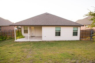 125 Cinnamon Lp in Burnet, TX - Building Photo - Building Photo