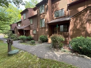134 English Ct in Bushkill, PA - Building Photo - Building Photo