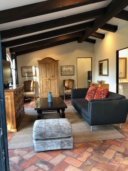 23806 Malibu Crest Dr in Malibu, CA - Building Photo