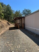 1267 Yokum Rd in Riddle, OR - Building Photo