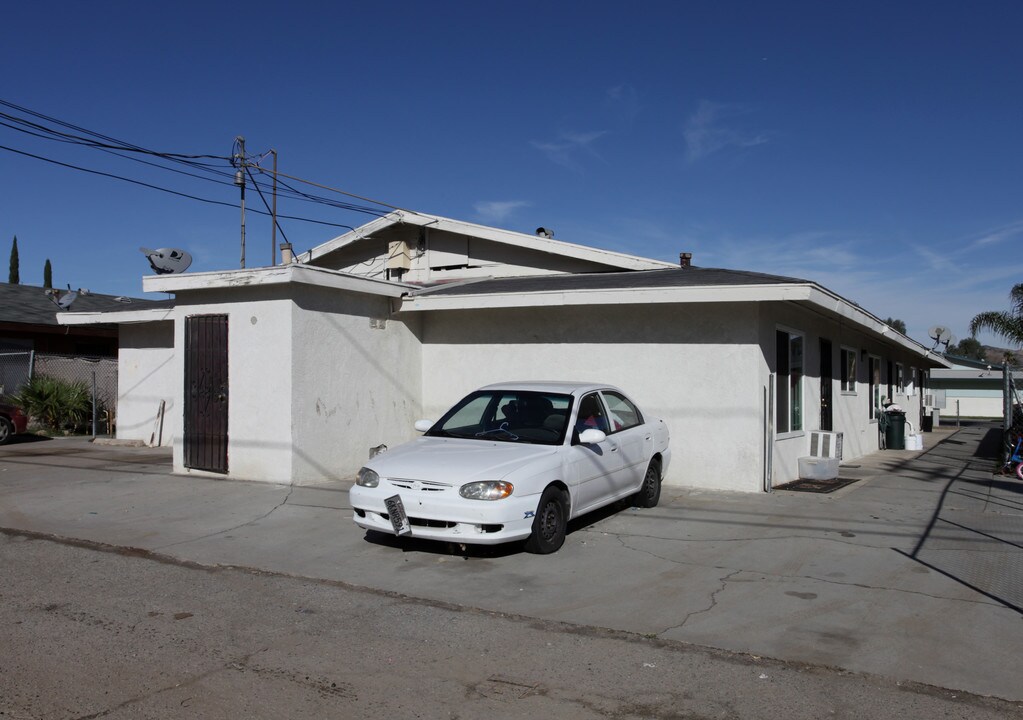 24445 Postal Ave in Moreno Valley, CA - Foto de edificio