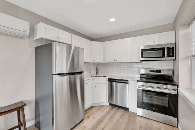 6919 Montgomery Rd in Cincinnati, OH - Foto de edificio - Building Photo