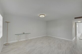 988 Normandy Trail, Unit 988 in Delray Beach, FL - Foto de edificio - Building Photo