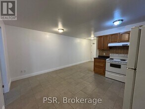 349-349 Northcliffe Blvd in Toronto, ON - Building Photo - Building Photo