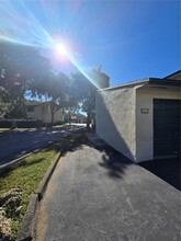 10902 SW 72nd St in Miami, FL - Building Photo - Building Photo