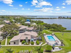 416 Windrush Bay Dr in Tarpon Springs, FL - Building Photo