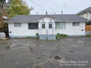 45735 Lewis Ave in Chilliwack, BC - Building Photo - Building Photo