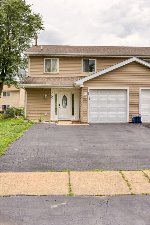 3724 Merrimac Ln E in Hanover Park, IL - Building Photo
