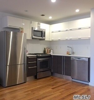 35-40 30th St-Unit -2D in Queens, NY - Building Photo - Building Photo