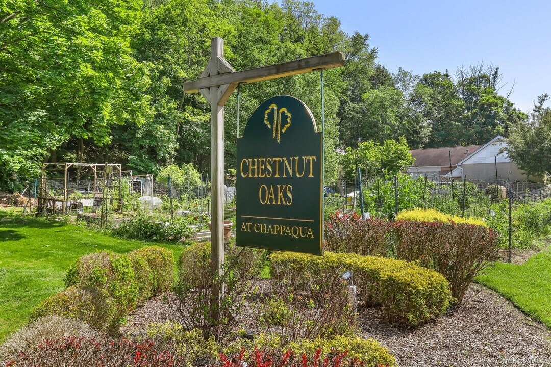 301 N Greeley Ave in Chappaqua, NY - Building Photo