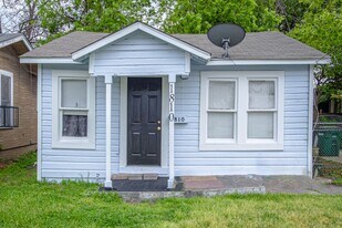 1810 Burnet St in San Antonio, TX - Building Photo