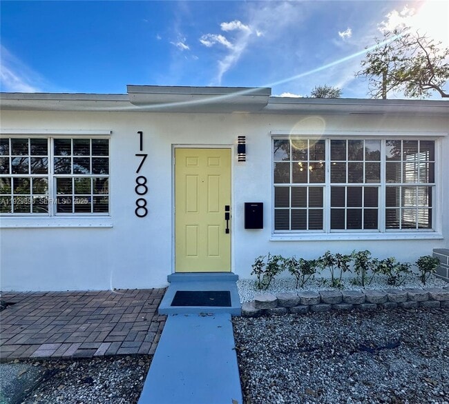 1788 NE 169th St in North Miami Beach, FL - Building Photo - Building Photo