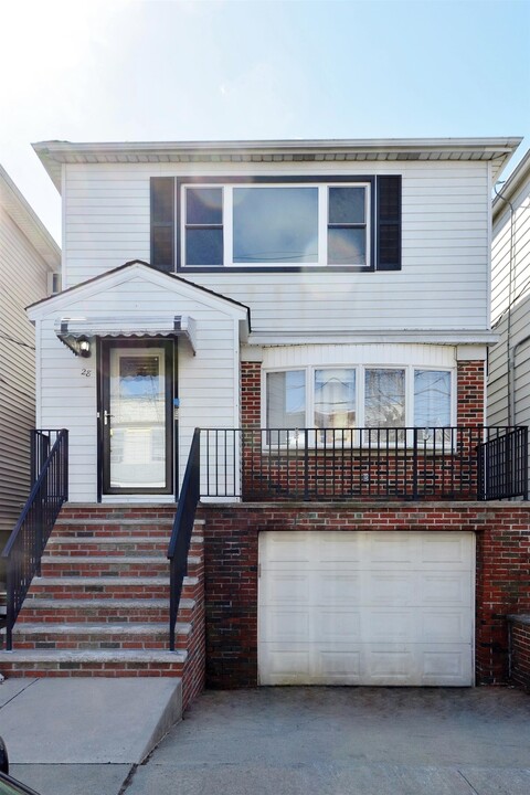 28 E 36th St in Bayonne, NJ - Building Photo