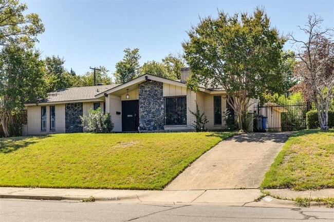 property at 2504 Magna Vista Dr