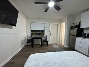 5639 Lincoln St, Unit 3 in Hollywood, FL - Building Photo - Building Photo