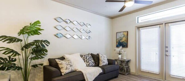 13098 Westheimer Rd in Houston, TX - Building Photo - Building Photo